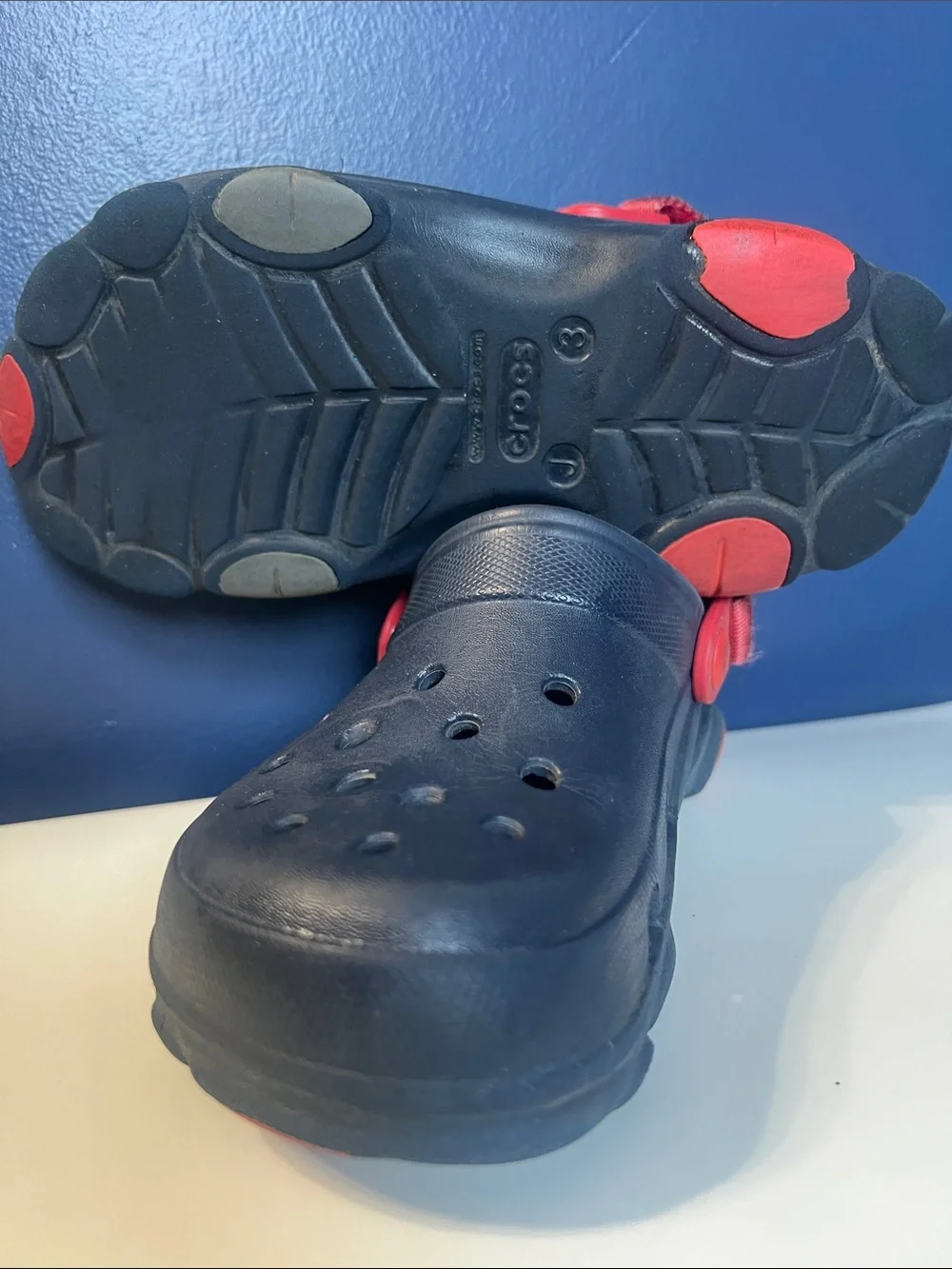CROCS Kids Navy Clog with Red Heel Strap J3